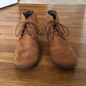 City Classified faux suede wedge booties